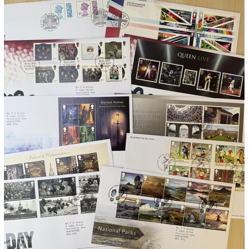 446 - A x10 volume GB QEII FDC collection from the 1960s to 2022 including Definitive and Commemorative co... 