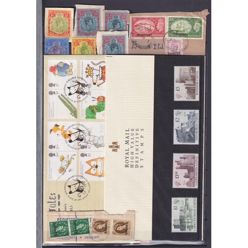 500 - A general mint and used World stamp collection in x9 albums and loose, noted various stamps assorted... 