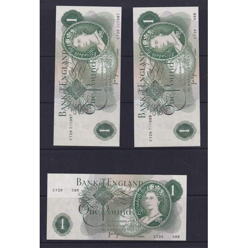 63 - A group of x3 UK 1970 Page £1 consecutive banknotes (CY29599997 to CY29599999), showing progressive ... 