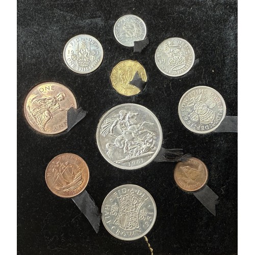 103 - A World mainly 20th Century circulated coin accumulation in boxes and loose, noted UK 1797 1d, 1839 ... 