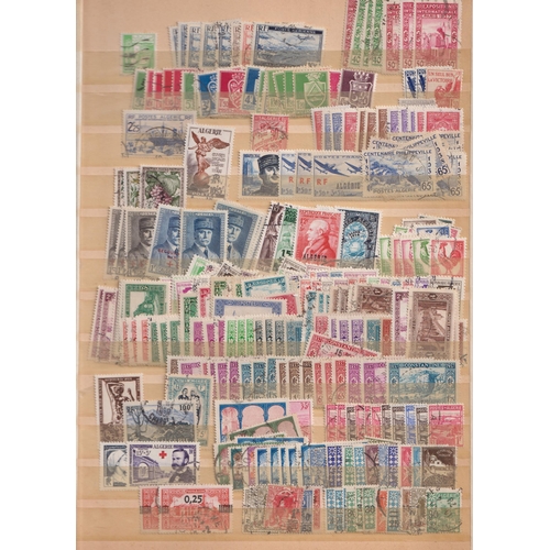 990 - World accumulation with a huge quantity of all world stamps loose and on paper (Spain particularly p... 