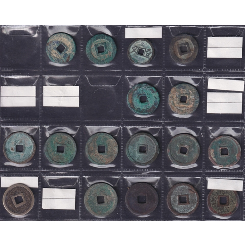 202 - Medieval China: Multi-Dynasty 1 Cash Coins, a group of 48 copper 1 cash coins, comprising Zhou dynas... 