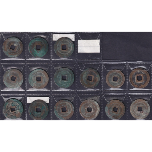 204 - Medieval China: Northern Song 1 Cash Coins, Emperor Zhi Dao (995–998 AD), a group of 32 copper 1 cas... 