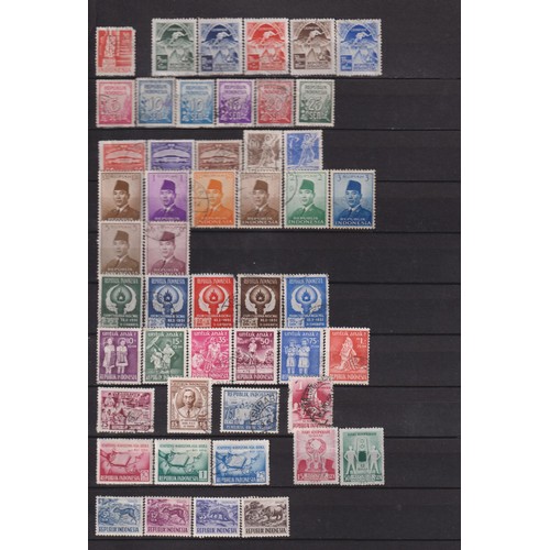 319 - World accumulation with extensive French FDCs and Maxicards (100s), including Europa, UNESCO and Cou... 