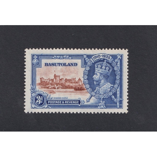 650 - 1935 3d Silver Jubilee dot to left of Chapel variety R8/3 SG13g Cat £650, lightly mounted mint  