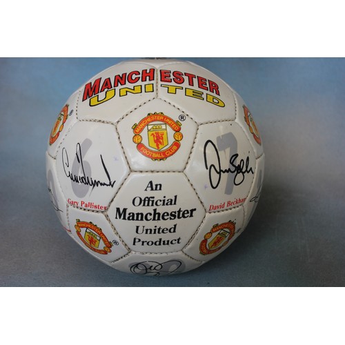 6 - A 1997/98 Manchester United football bearing 17 signatures, including David Beckham, Ole Gunner Sols... 