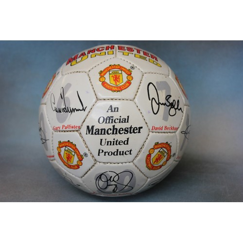 6 - A 1997/98 Manchester United football bearing 17 signatures, including David Beckham, Ole Gunner Sols... 