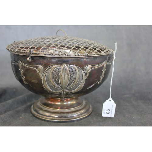 90 - An Edwardian silver rose bowl, with mesh top, and Art Nouveau style decoration, maker James Deakin a... 