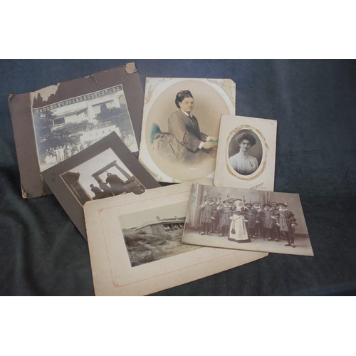 274 - A large quantity of Victorian, Edwardian and early 20th century photographs of family groups and sin... 