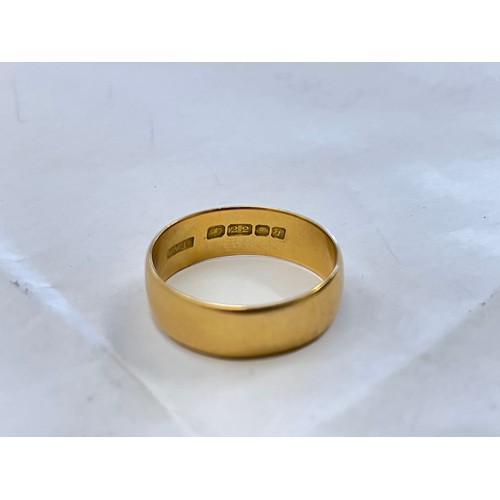 75 - A 22ct gold wedding ring, a 9ct gold ditto, an 18ct gold gents signet ring, a gold and silver dress ... 