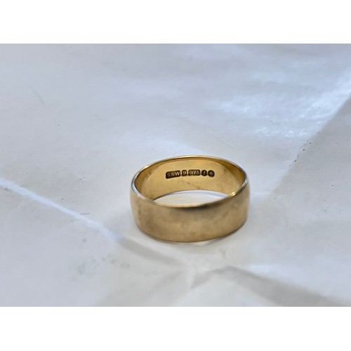 75 - A 22ct gold wedding ring, a 9ct gold ditto, an 18ct gold gents signet ring, a gold and silver dress ... 