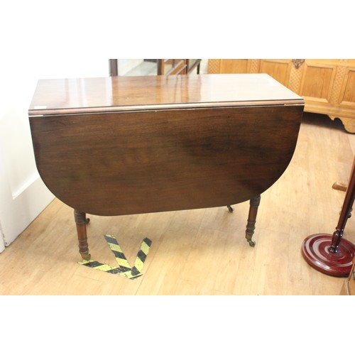 319 - A Regency style mahogany drop leaf breakfast table on turned and ringed legs, 105cm x 134cm.