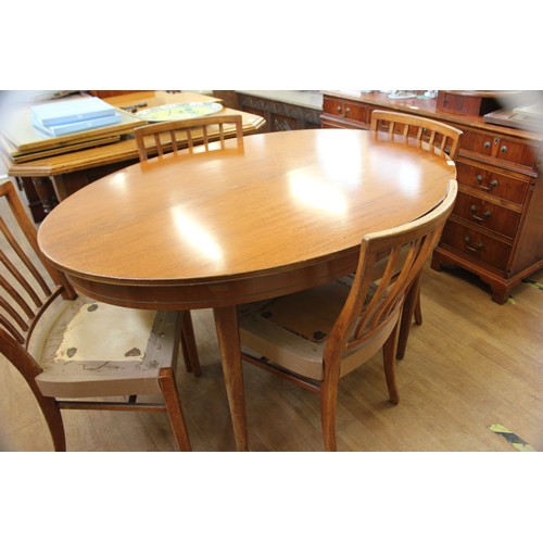 150 - A mid century Scandinavian oval shaped extending dining table, on tapering legs, 100cm x 139cm, unex... 