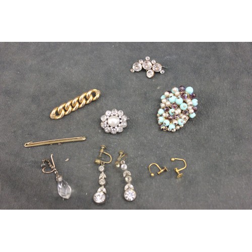 219 - Two costume brooches, a curb link bar brooch, together with a further brooch, and some odd earrings ... 