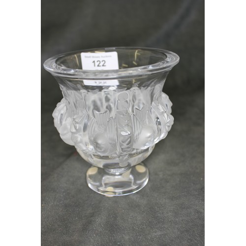 122 - A Lalique Dampierre pattern part frosted squat pedestal vase, 13cm high.