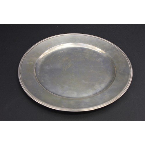 183 - A continental silver fruit plate, 32cm in diameter.