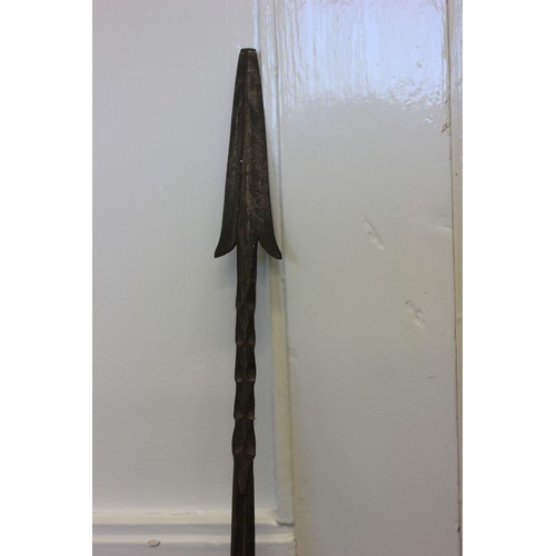 5 - A Congolese Ngbandi barbed spear, 153cm long.