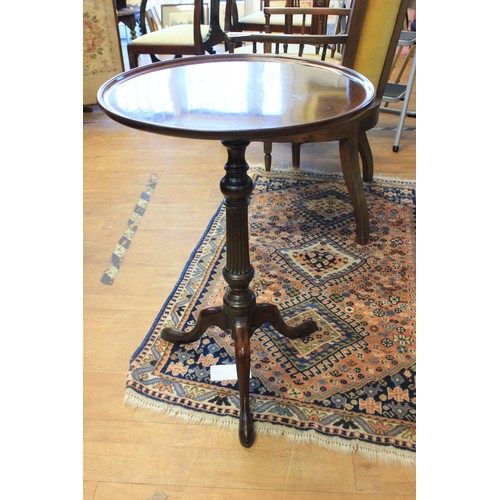 37 - A George III oak tripod table, with fixed circular top, 58cm in diameter,a.f.