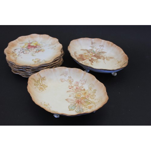 81 - A Doulton Burslem part dessert service, decorated flowers and with gilt edge, comprising two oval di... 