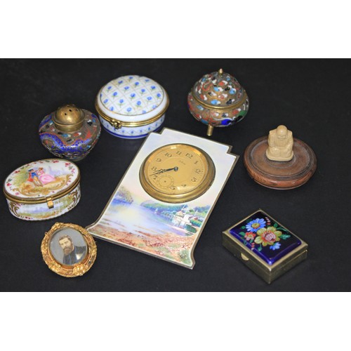 308 - A small timepiece, in enamelled flat case, 19cm high, two cloisonné enamelled pots, a pinchbeck memo... 