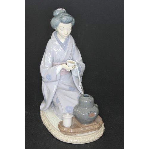 23 - A Lladro porcelain figure 