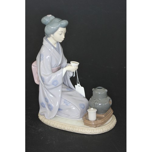 23 - A Lladro porcelain figure 