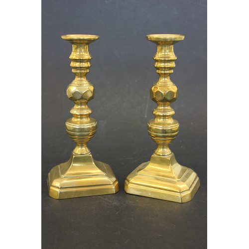 28 - A pair of Georgian brass candlesticks, on rectangular bases, each 26cm high.