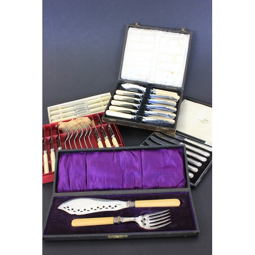 35 - A pair of bone handled fish servers in lined case, together with Johnson bone handled knives, fish k... 