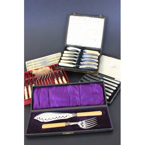 35 - A pair of bone handled fish servers in lined case, together with Johnson bone handled knives, fish k... 