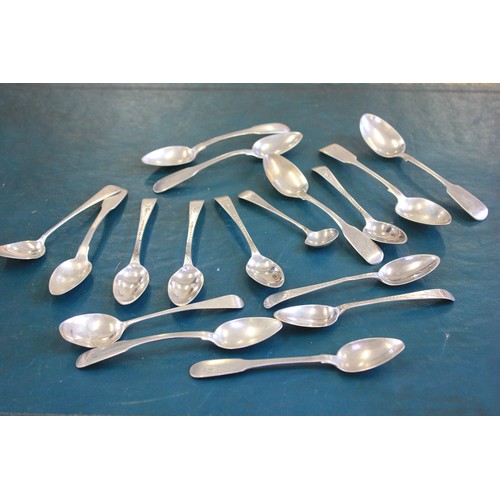 77 - A set of six George III silver tea spoons London 1806, three fiddle pattern tea spoons, three furthe... 