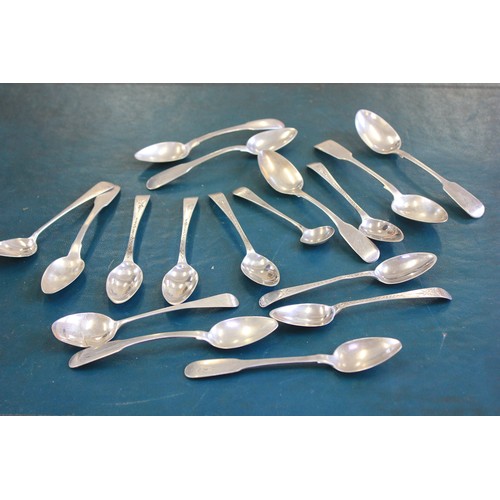 77 - A set of six George III silver tea spoons London 1806, three fiddle pattern tea spoons, three furthe... 