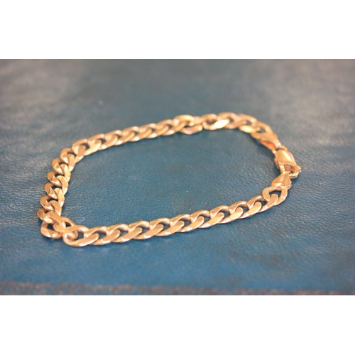 81 - A 9ct gold link bracelet, 21cm long, approx. 12g.