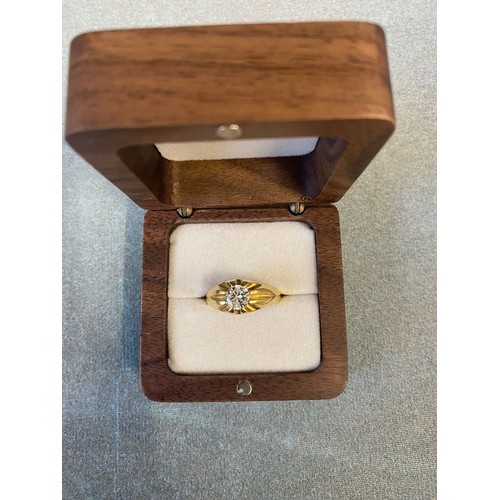 1 - An 18ct gold gent's signet ring, set a single diamond, approx. .92 carats, and approx. 6g, size Q.