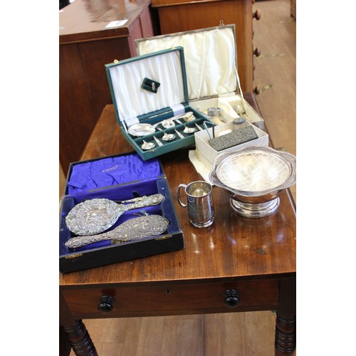 214 - A George V silver-backed part dressing table set in lined case a.f. to interior Birmingham 1913, tog... 