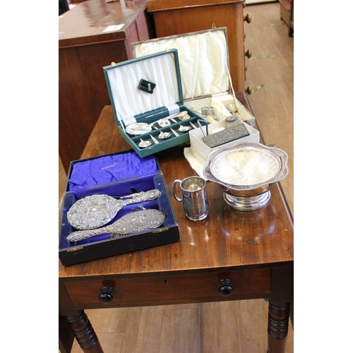 214 - A George V silver-backed part dressing table set in lined case a.f. to interior Birmingham 1913, tog... 