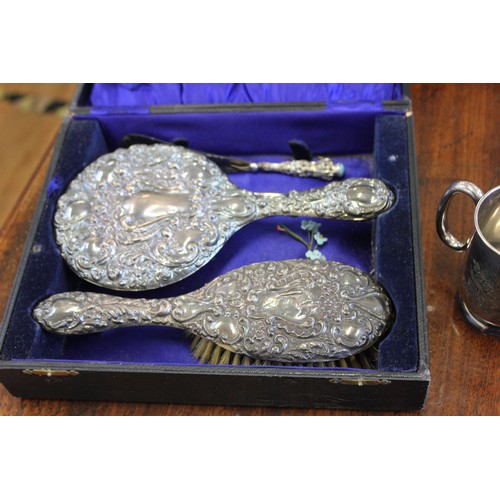 214 - A George V silver-backed part dressing table set in lined case a.f. to interior Birmingham 1913, tog... 