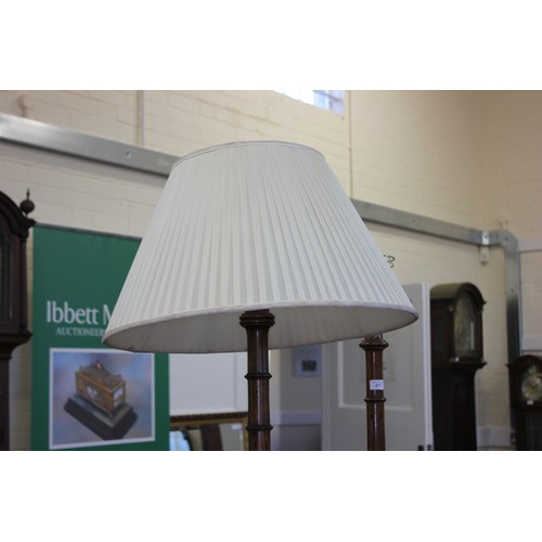 220 - A mahogany standard lamp with fluted decoration, 176cm high, includes shade.