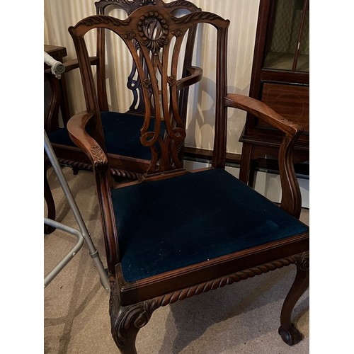 127 - An early 20th century mahogany dining table on curved cabriole legs, with claw and ball feet, 120cm ... 