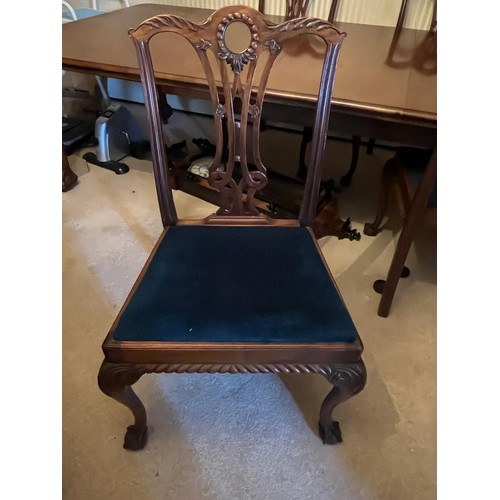 127 - An early 20th century mahogany dining table on curved cabriole legs, with claw and ball feet, 120cm ... 