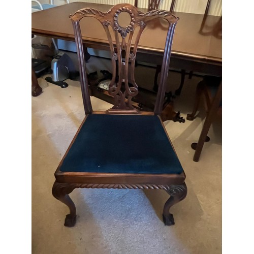 127 - An early 20th century mahogany dining table on curved cabriole legs, with claw and ball feet, 120cm ... 