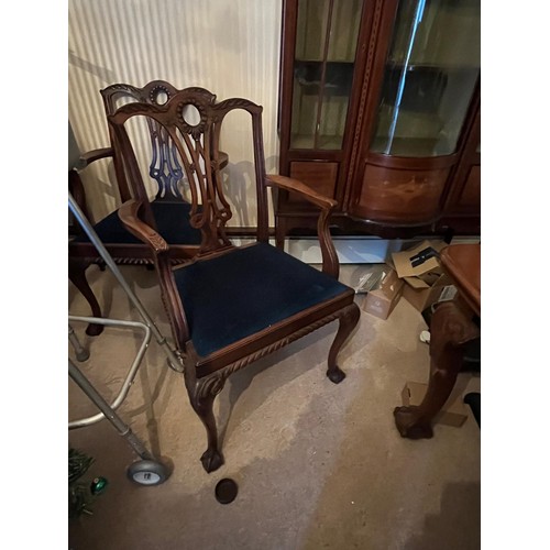 127 - An early 20th century mahogany dining table on curved cabriole legs, with claw and ball feet, 120cm ... 