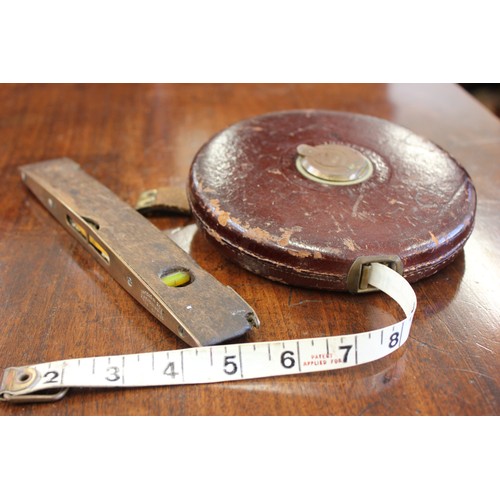 259 - A small mahogany and brass spirit level by J Rabone & Sons, Birmingham, together with a surveyor's t... 