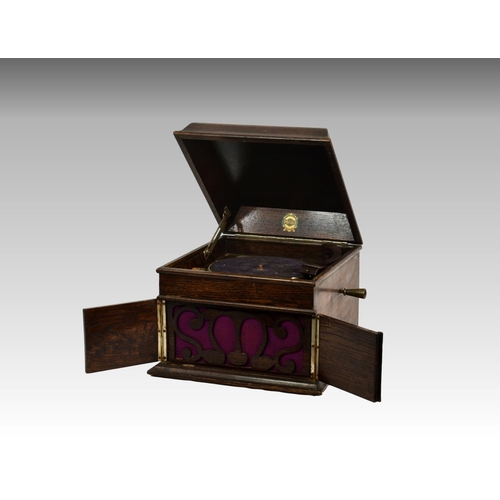 216 - An oak cased Mead table-top gramophone, the hinged front doors opening to reveal the sound box, orig... 
