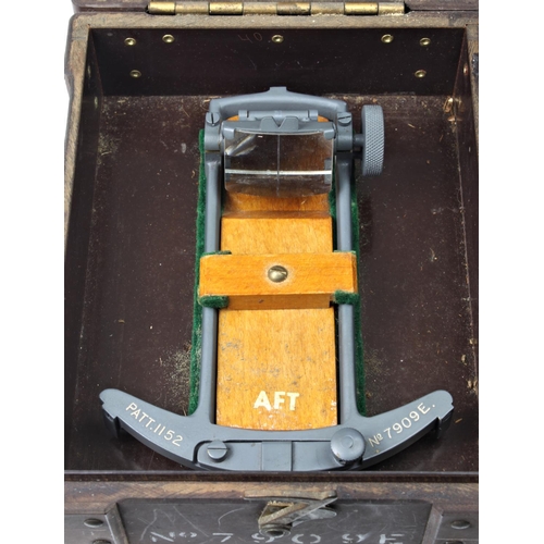 1013 - WWII period Pattern 1152 Azimuth Circle navigation instrument, serial No. 7909E., in original box wi... 