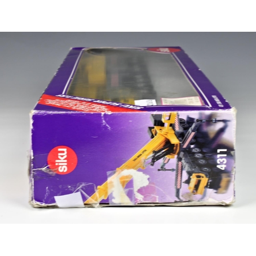 19 - A Siku 4311 diecast Mega Lifter crane, in original box (lacks inner box)