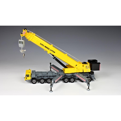 19 - A Siku 4311 diecast Mega Lifter crane, in original box (lacks inner box)