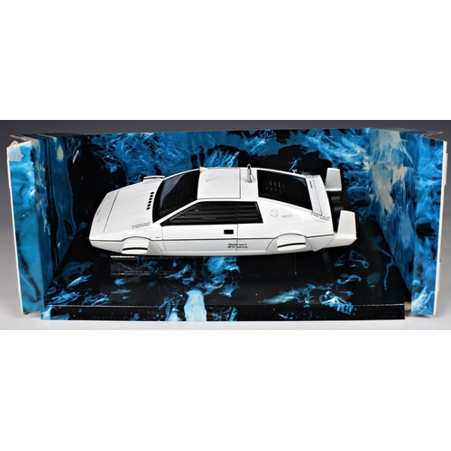 2 - Auto Art & Beanstalk diecast 1/18 scale collectors models - James Bond 007, comprising of THE SPY WH... 