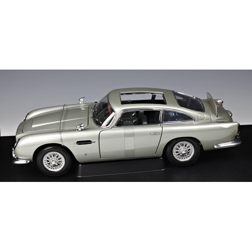 6 - Auto Art diecast 1/18 scale collectors models - James Bond 007, to include FOR YOUR EYES ONLY Lotus ... 
