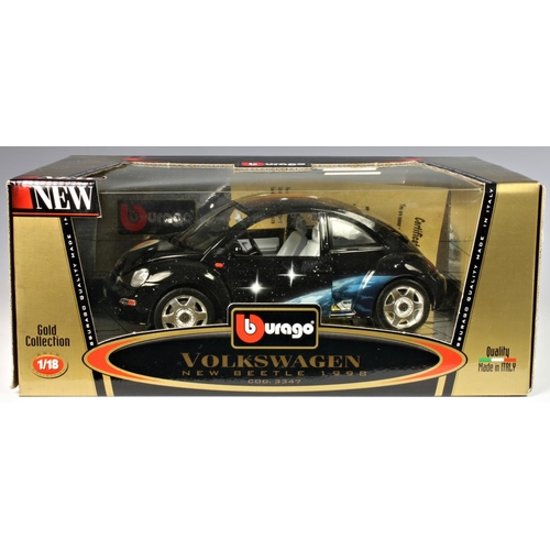 7 - A collection of four 1/18 scale precision diecast boxed model cars by Bburago, Gold Collection - com... 