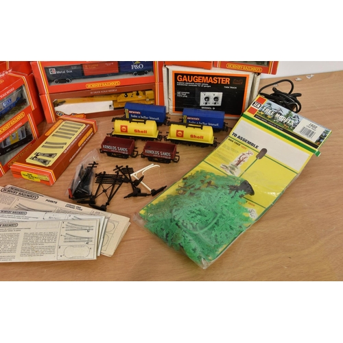 79 - Hornby Railways - boxed 00 gauge British Railway Co-Co Diesel Class 37 (green) R.284 - various rolli... 